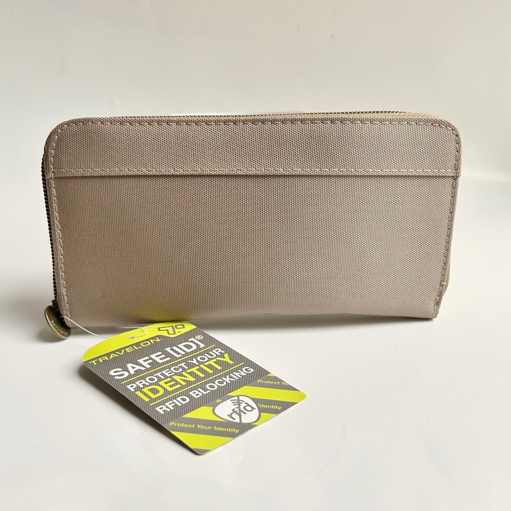 NWT Travelon SAFE ID  RFID Blocking Wallet